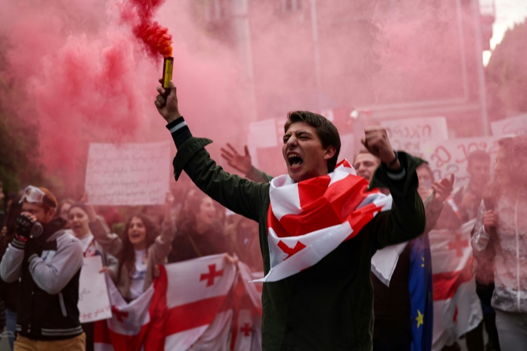  Thousands rally in Georgia amid new criticism of ‘foreign influence’ law