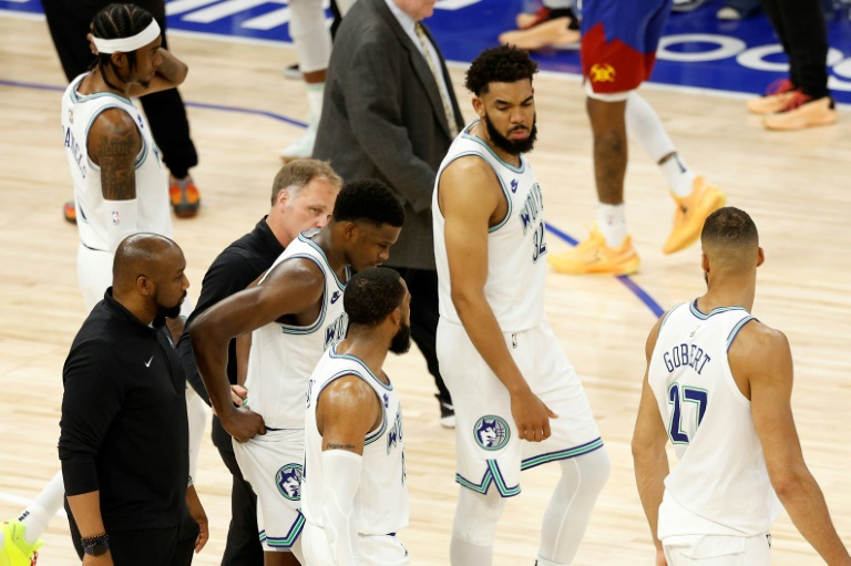  Timberwolves crush Nuggets to stay alive in NBA playoffs