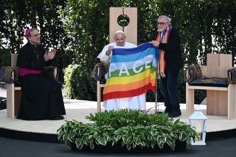  Pope leads forum for peace in Italy’s Verona