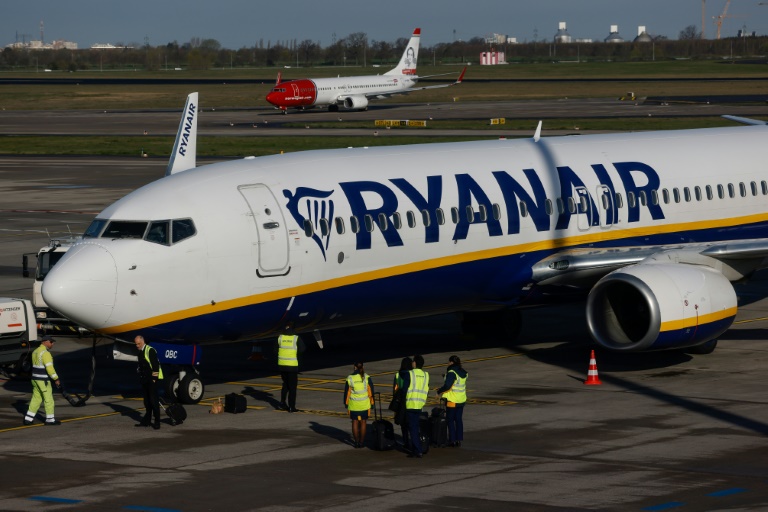  Ryanair annual profit jumps on higher demand, fares