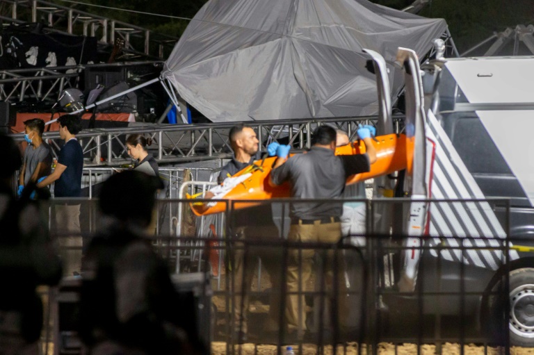  At least 9 dead as stage collapses at Mexico campaign rally