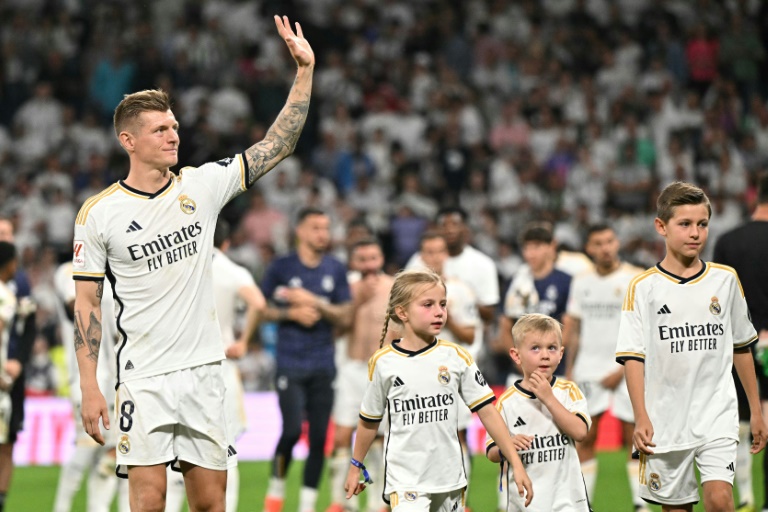  Madrid fans see off Kroos in Betis draw