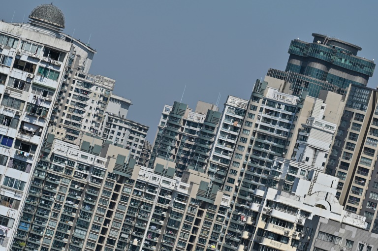  Shanghai lifts home-buying curbs to boost property sector