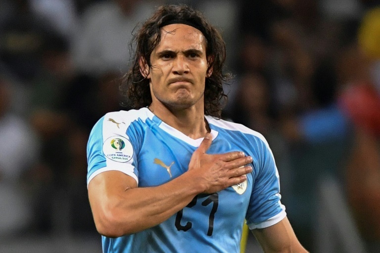  Edinson Cavani announces retirement from international football