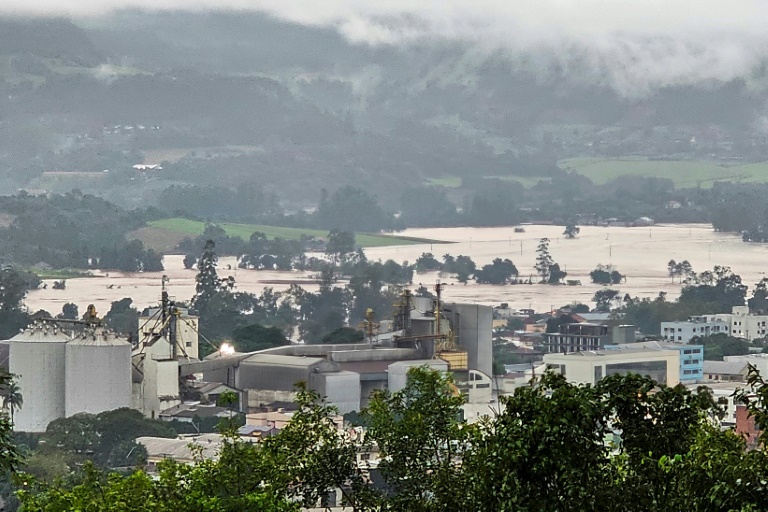  Flood-hit Brazil businesses count losses, look to future