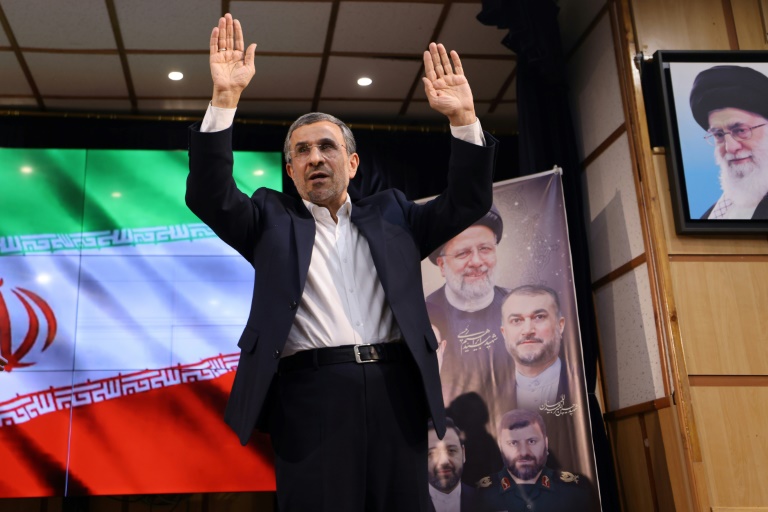  Iranian ex-president Ahmadinejad registers new bid for post