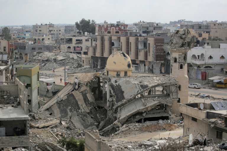  Flood of sewage forces displaced Gazans out of tents