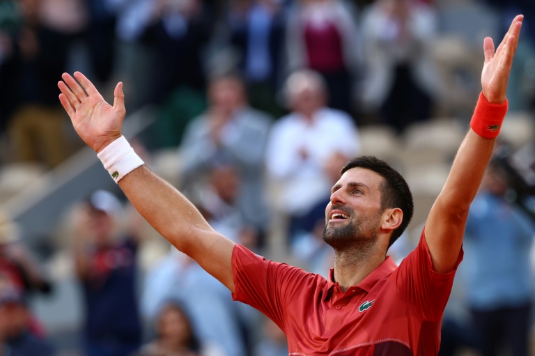  Djokovic into French Open quarter-finals after five-set thriller