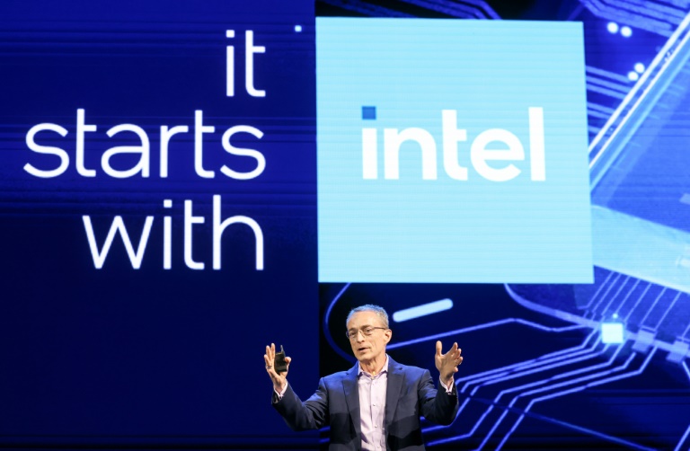  Intel unveils new chip tech in AI battle with Nvidia, AMD