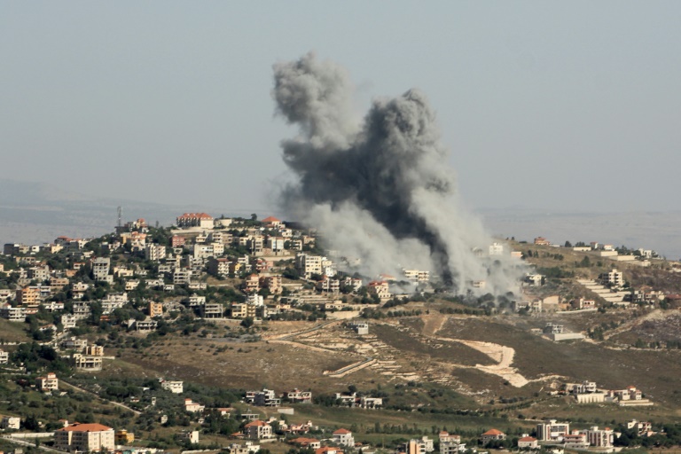  Two dead, fires in south Lebanon after Israeli strikes