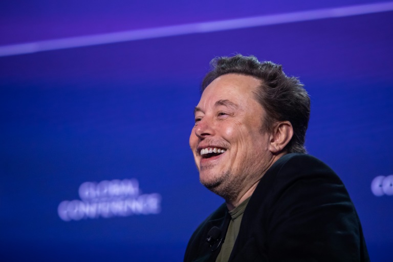  Tesla turns up charm ahead of investor vote on huge Musk pay plan