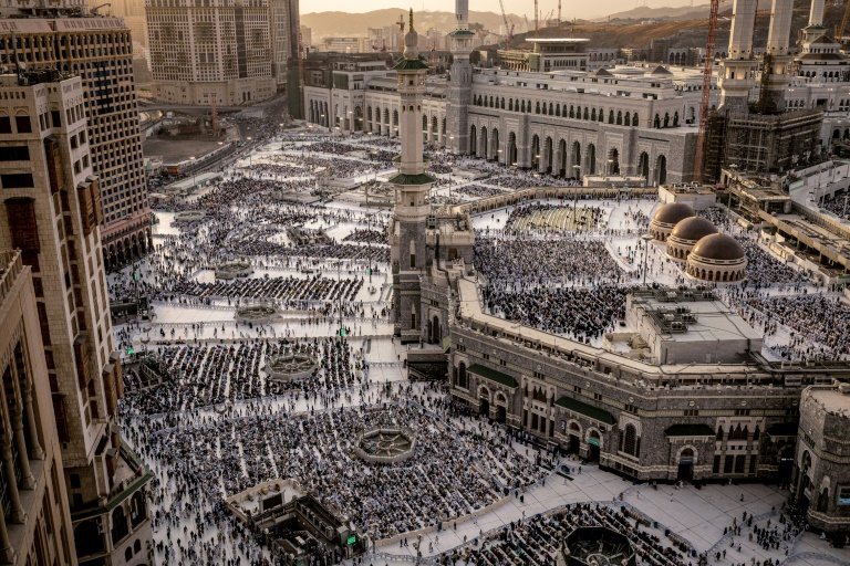  Gaza war hangs over hajj as pilgrims flock to Mecca