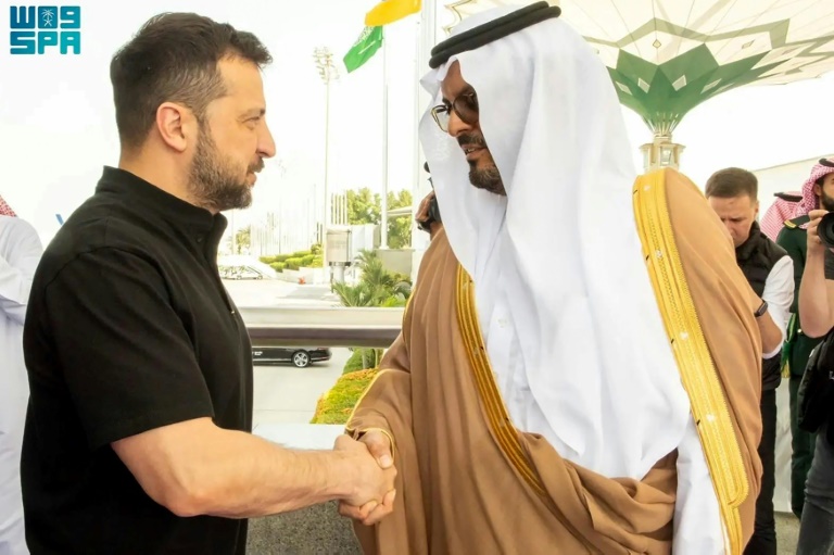  Zelensky discusses peace summit on Saudi visit