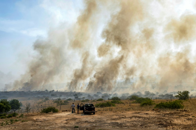  Hezbollah fires new barrage at Israel, which vows to hit back