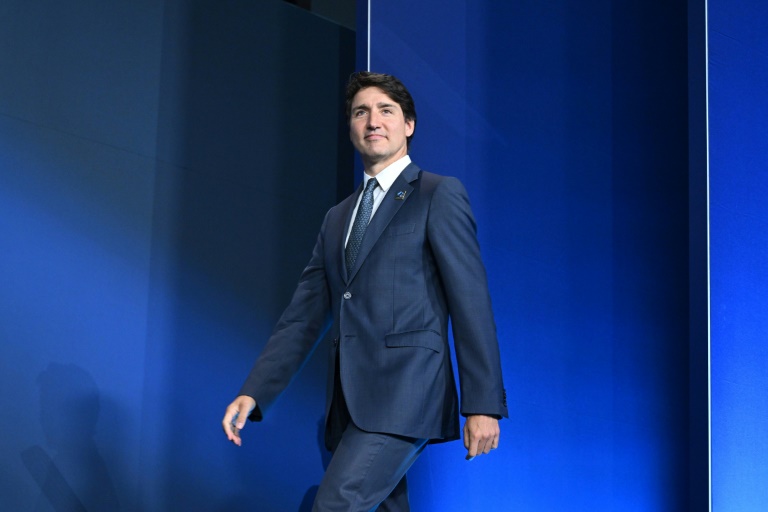  Trudeau weakened after leftist party pulls support