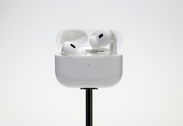  US says new Apple AirPods can be hearing aids